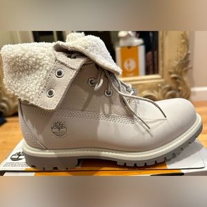 Women white authentic fold down nubuck boot size 6 new in box